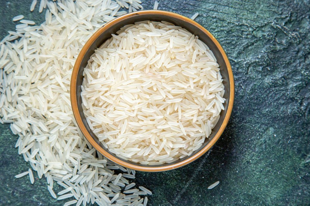 A bowl of basmati rice illustrating key points in the guide on whether basmati rice is good for diabetics and its benefits.