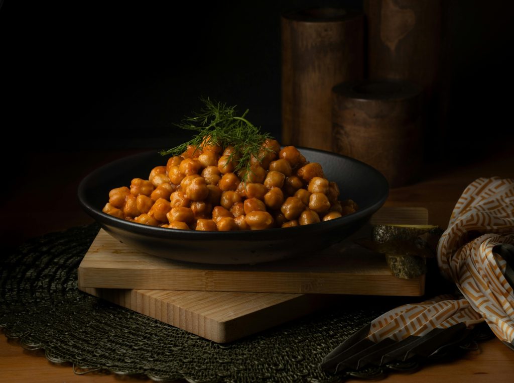 Chickpeas and Diabetes: Nutritional Benefits, Glycemic Control, and Practical Management Tips